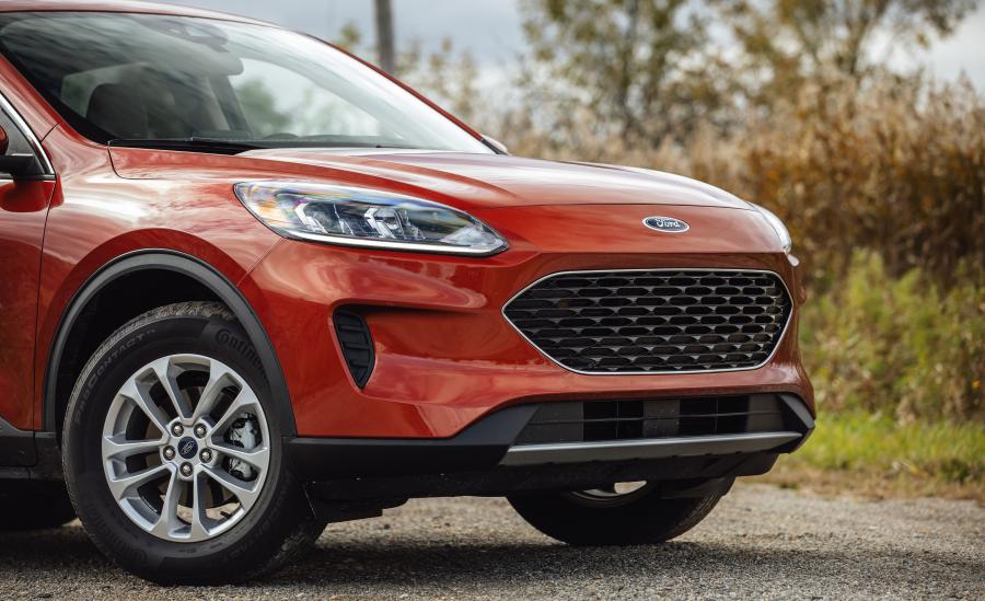 Детали экстерьера Ford Escape SE 2019 года  (NA) (фото 2 из 40)